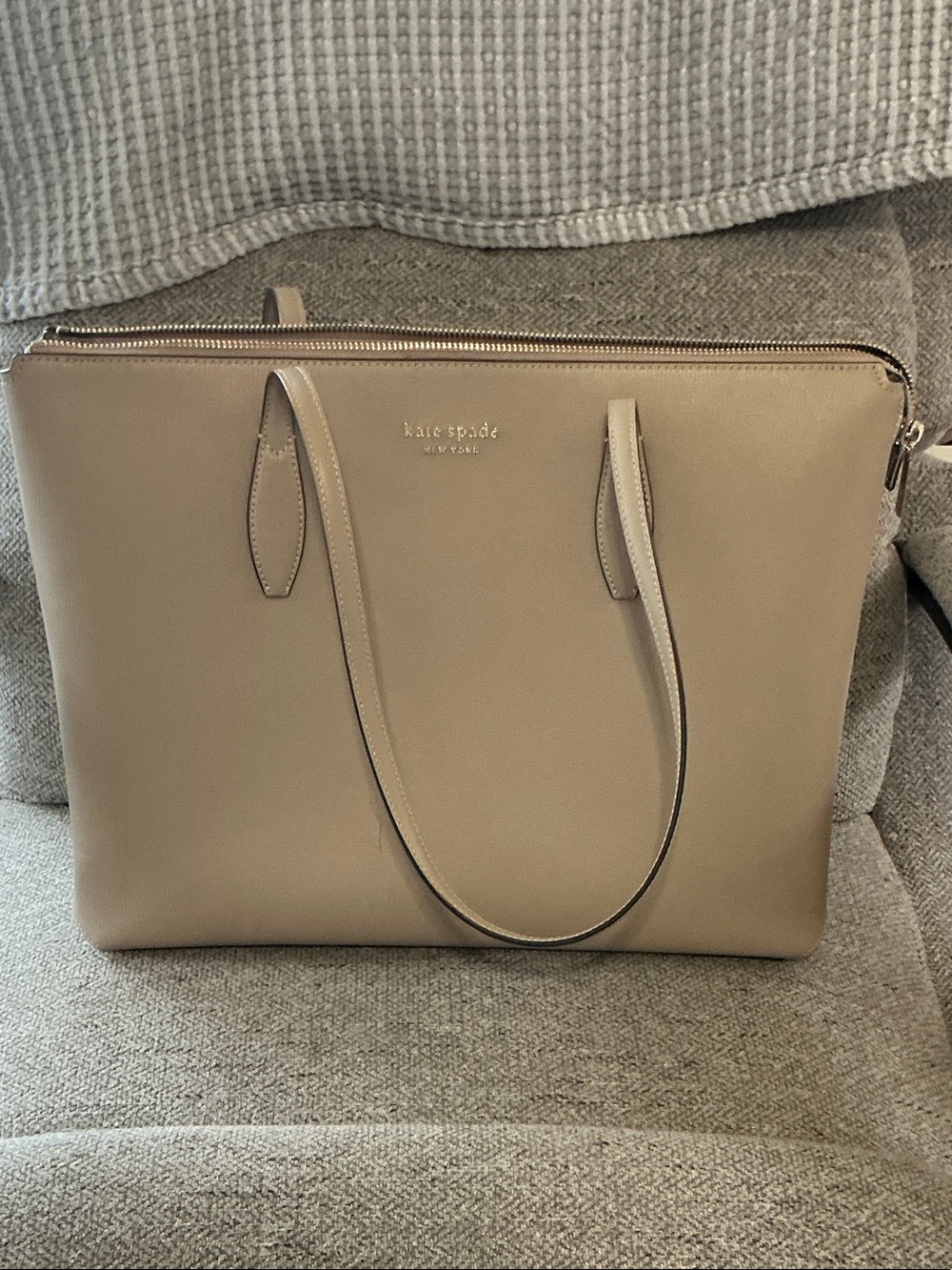Kate Spade Bleecker Large Zip-Top Saffiano Leather Tote Bag - Timeless Taupe